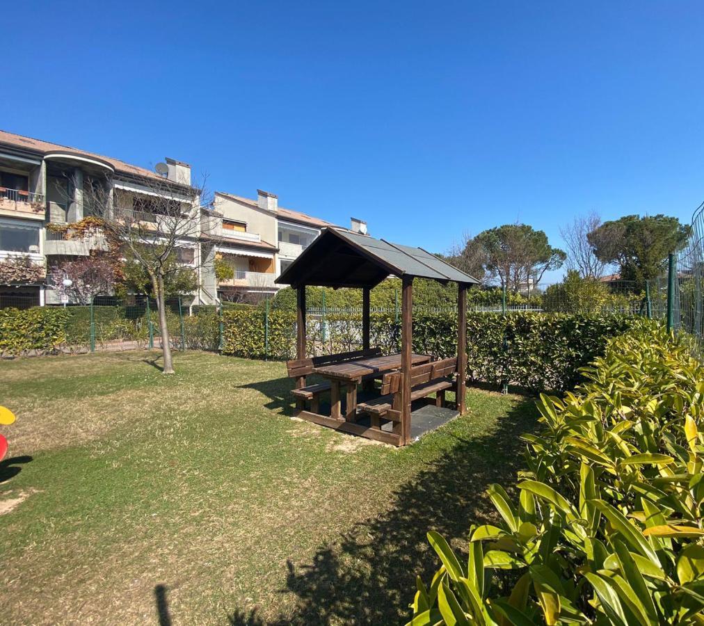 Apartment With Garden And Grill - Green Residence Sirmione Desenzano del Garda Ngoại thất bức ảnh