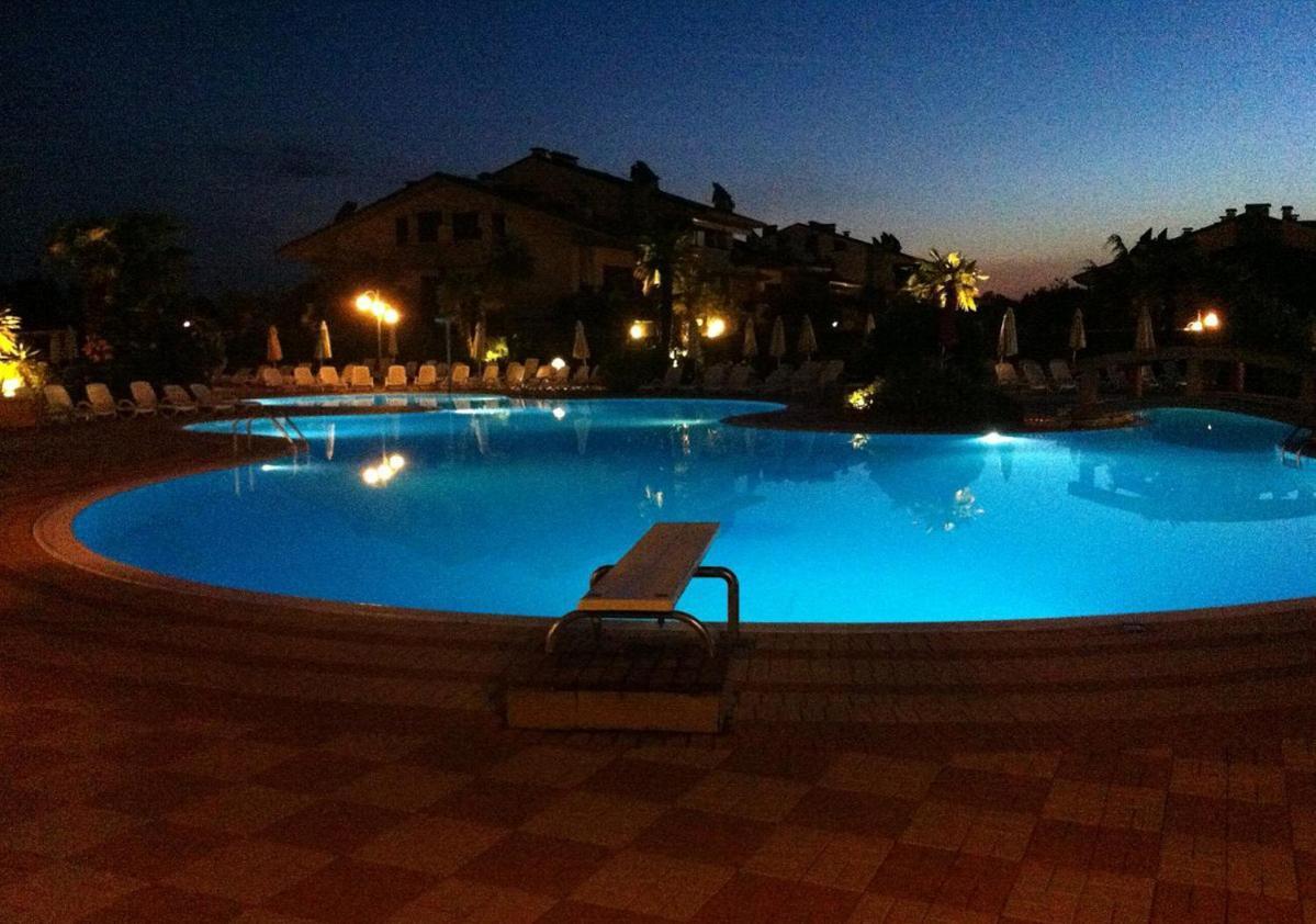Apartment With Garden And Grill - Green Residence Sirmione Desenzano del Garda Ngoại thất bức ảnh