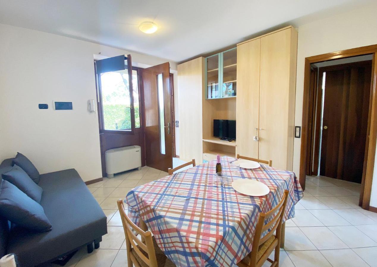 Apartment With Garden And Grill - Green Residence Sirmione Desenzano del Garda Ngoại thất bức ảnh